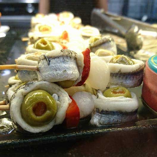 Gildas de anchoa y pimiento